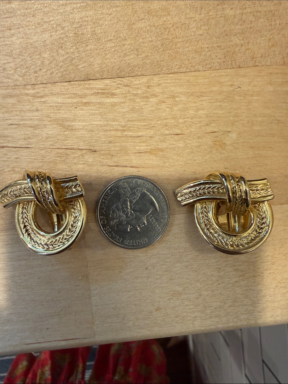 Vintage Gold Knot Clip On Earrings - Picture 3 of 3